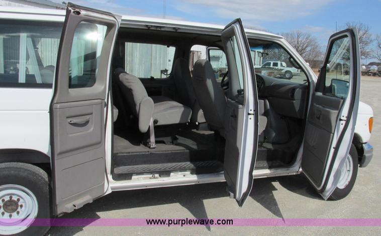 image for item F4773 2002 Ford Econoline E350 Extended van