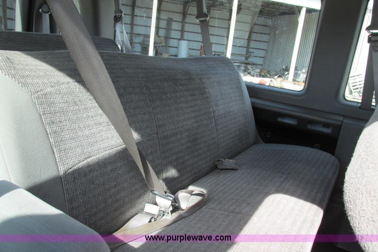 image for item F4773 2002 Ford Econoline E350 Extended van