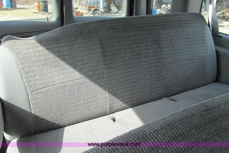 image for item F4773 2002 Ford Econoline E350 Extended van