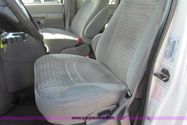 image for item F4773 2002 Ford Econoline E350 Extended van