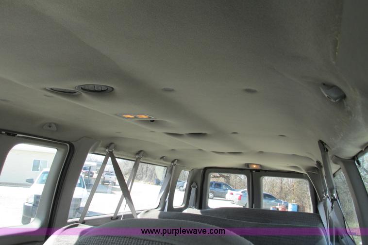 image for item F4773 2002 Ford Econoline E350 Extended van
