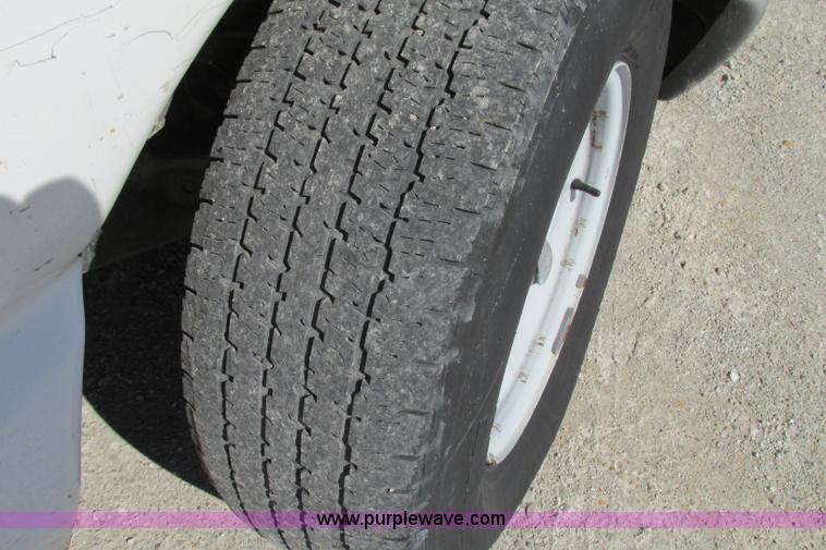 image for item F4773 2002 Ford Econoline E350 Extended van