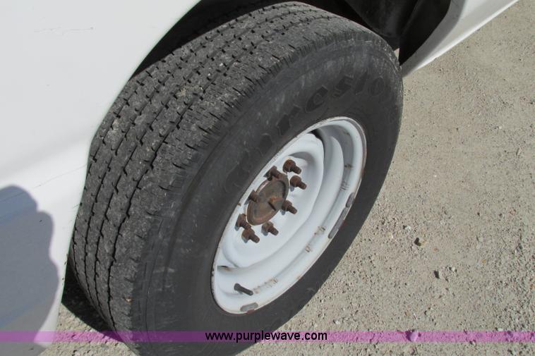 image for item F4773 2002 Ford Econoline E350 Extended van