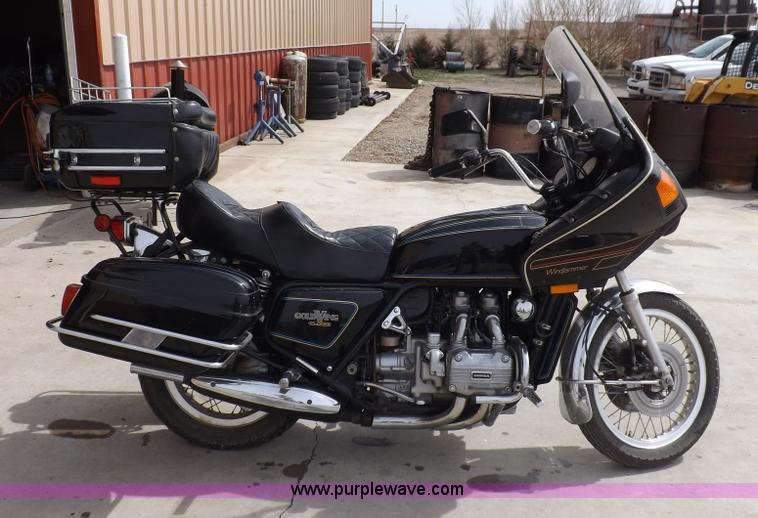 image for item F6477 1977 Honda GL1000 Goldwing motorcycle