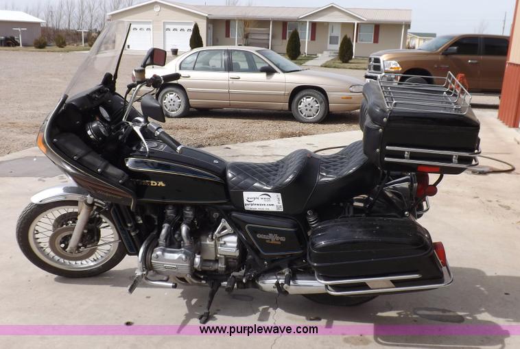image for item F6477 1977 Honda GL1000 Goldwing motorcycle