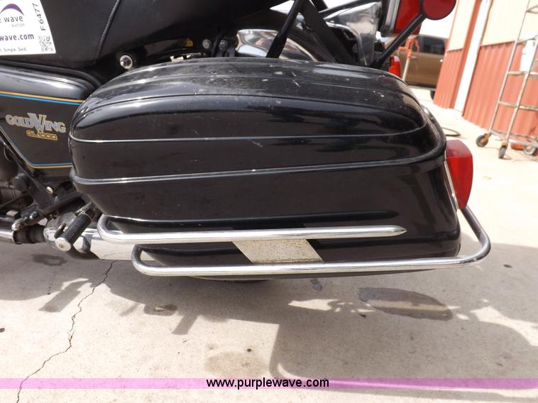 image for item F6477 1977 Honda GL1000 Goldwing motorcycle