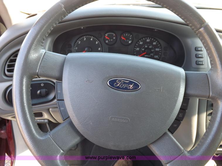 image for item F6483 2004 Ford Taurus SES