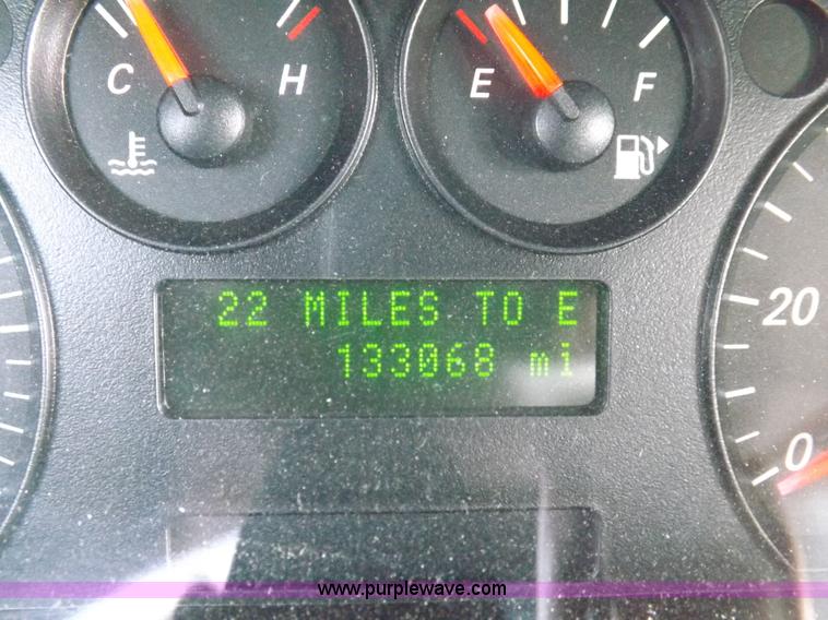 image for item F6483 2004 Ford Taurus SES