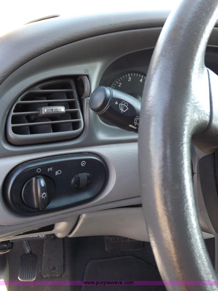 image for item F6483 2004 Ford Taurus SES