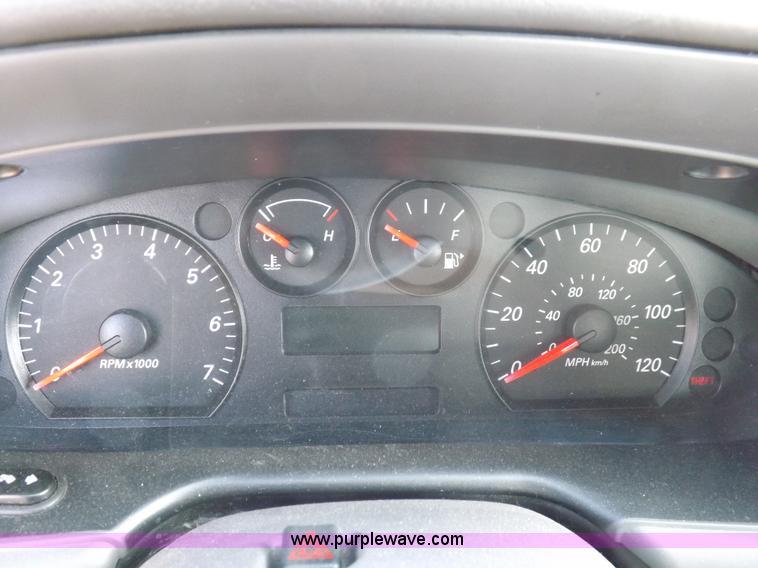 image for item F6483 2004 Ford Taurus SES