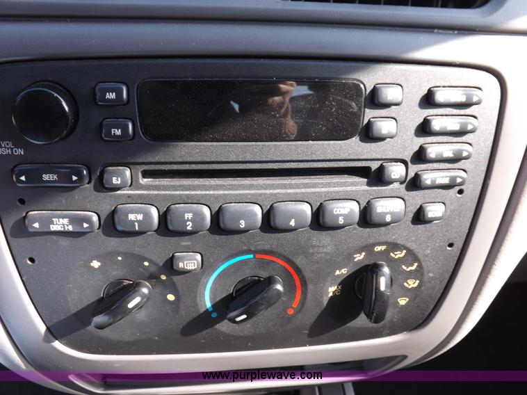 image for item F6483 2004 Ford Taurus SES