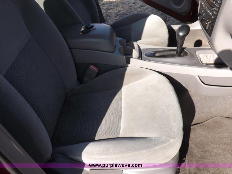 image for item F6483 2004 Ford Taurus SES