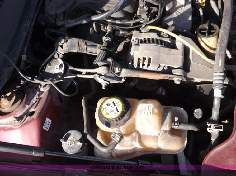 image for item F6483 2004 Ford Taurus SES