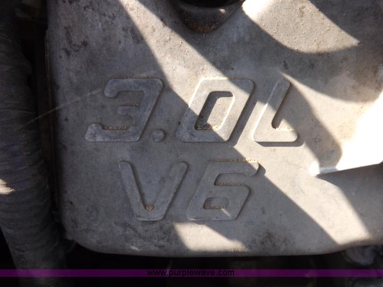 image for item F6483 2004 Ford Taurus SES