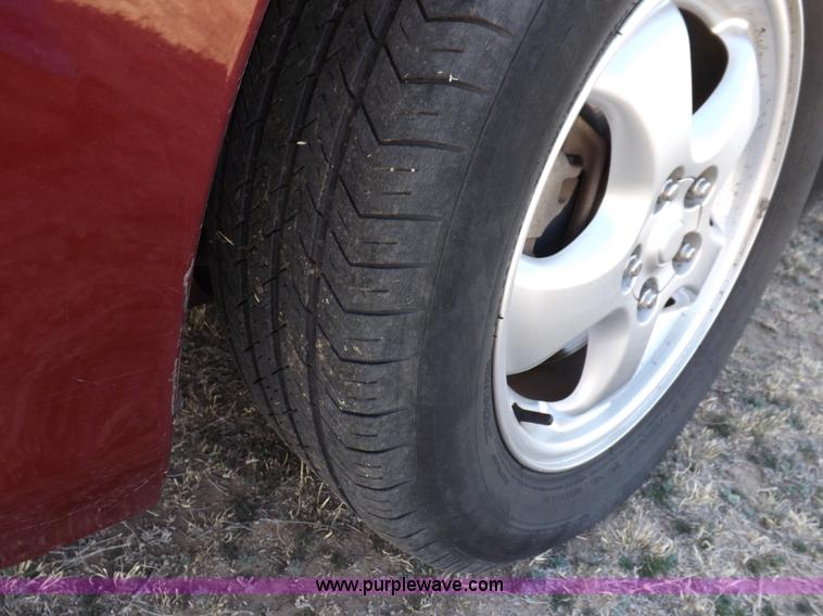 image for item F6483 2004 Ford Taurus SES