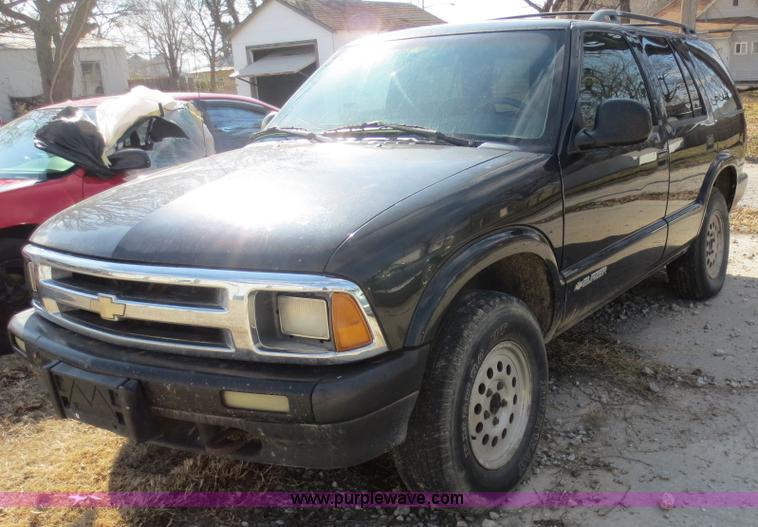 image for item F6596 1996 Chevrolet Blazer SUV