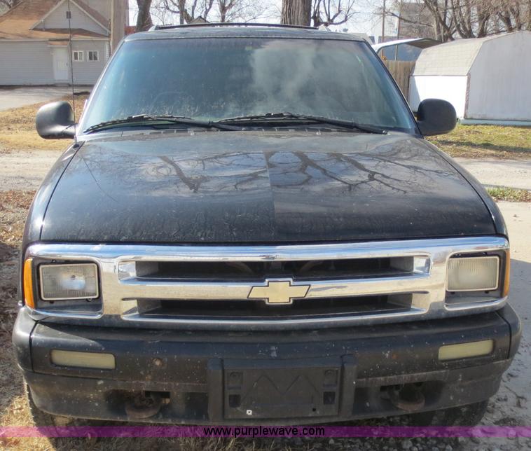 image for item F6596 1996 Chevrolet Blazer SUV