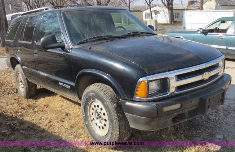 image for item F6596 1996 Chevrolet Blazer SUV