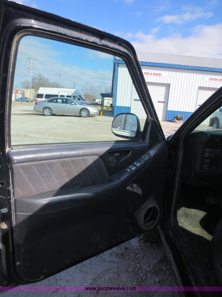 image for item F6596 1996 Chevrolet Blazer SUV