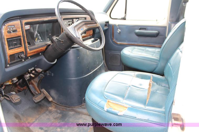 image for item G5312 1989 Ford E350 Club Wagon Super van