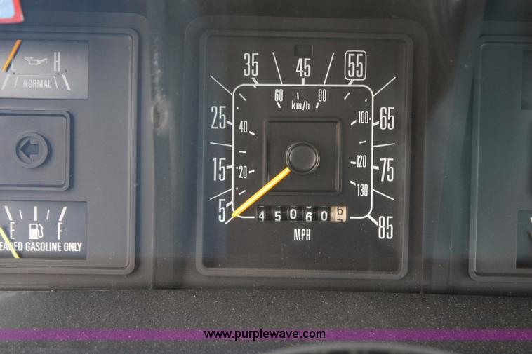 image for item G5312 1989 Ford E350 Club Wagon Super van