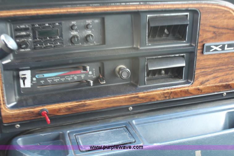 image for item G5312 1989 Ford E350 Club Wagon Super van