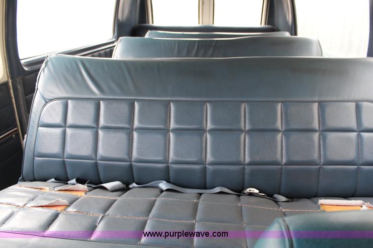 image for item G5312 1989 Ford E350 Club Wagon Super van