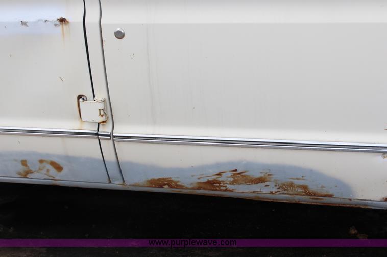 image for item G5312 1989 Ford E350 Club Wagon Super van