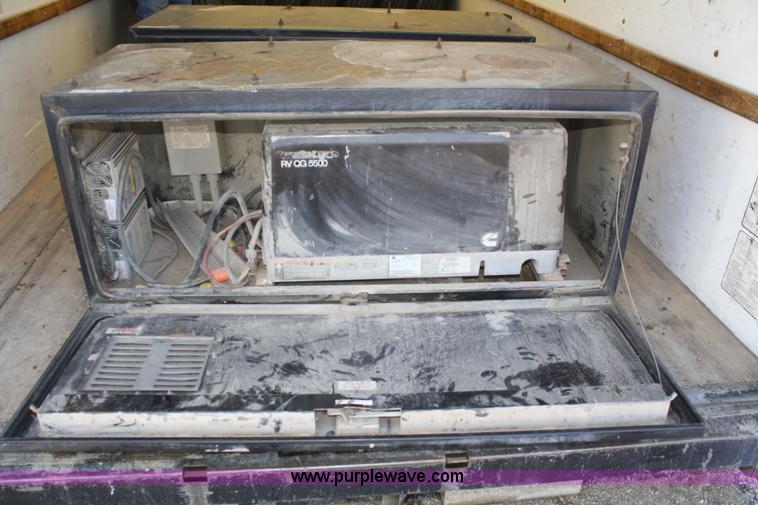 image for item V9682 Cummins RVQG 5500 generator