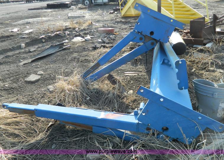 image for item Y9405 Forward DP09A automotive lift