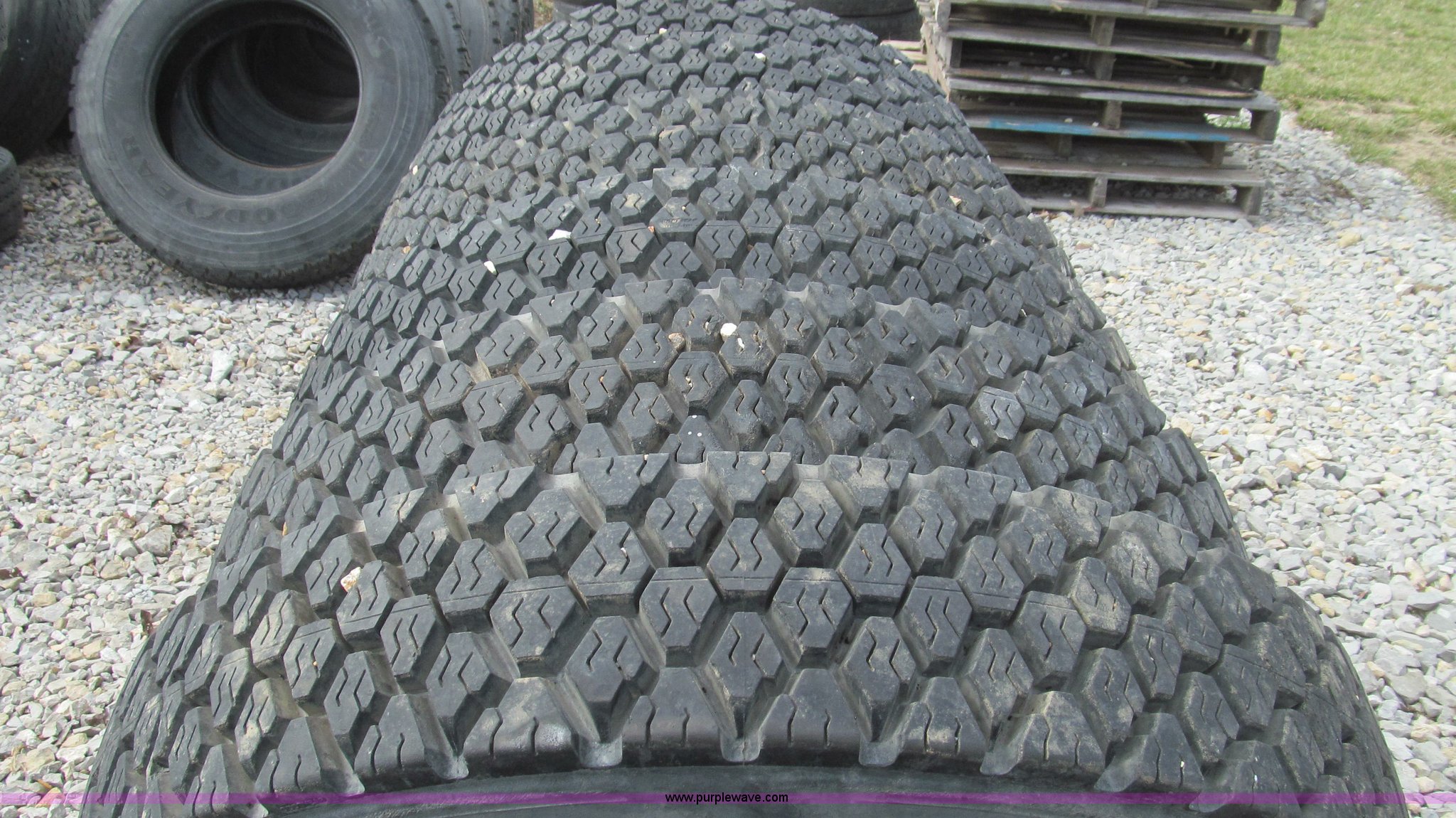 (8) Goodyear G159 unisteel radial truck tires in California, MO Item O9162 sold Purple Wave