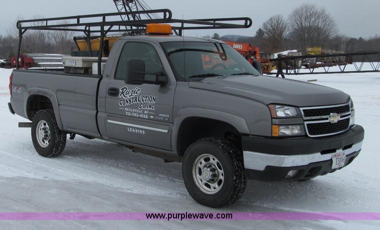 image for item G2503 2007 Chevrolet Silverado 2500HD pickup truck