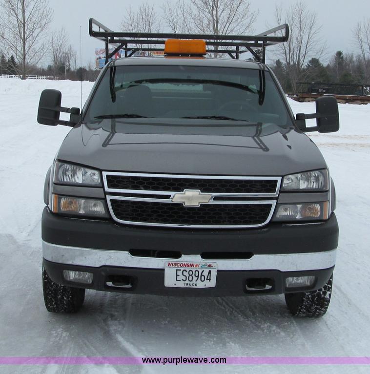 image for item G2503 2007 Chevrolet Silverado 2500HD pickup truck