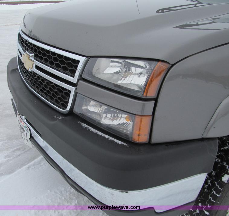 image for item G2503 2007 Chevrolet Silverado 2500HD pickup truck