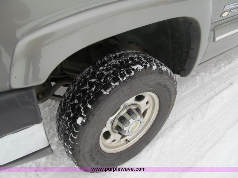 image for item G2503 2007 Chevrolet Silverado 2500HD pickup truck