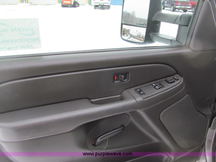 image for item G2503 2007 Chevrolet Silverado 2500HD pickup truck