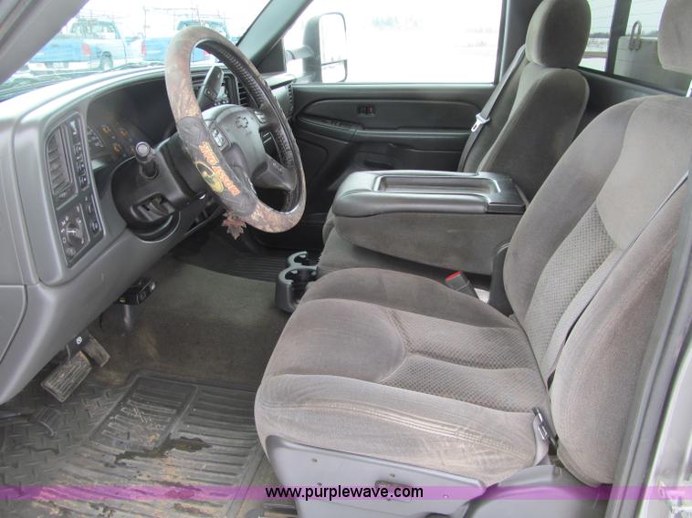 image for item G2503 2007 Chevrolet Silverado 2500HD pickup truck