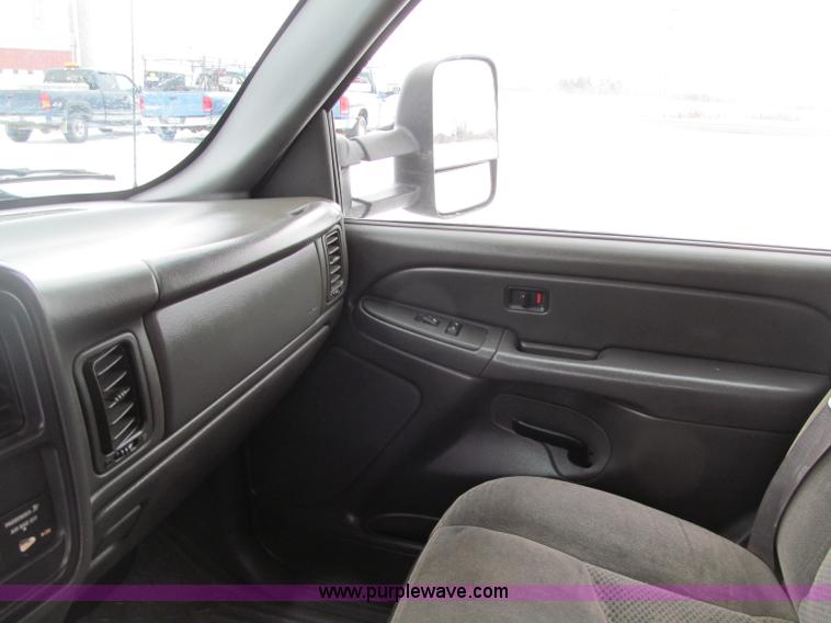 image for item G2503 2007 Chevrolet Silverado 2500HD pickup truck