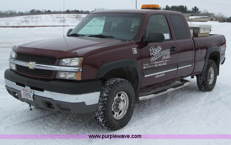 image for item G2504 2003 Chevrolet Silverado 2500HD Ext. Cab pickup truck