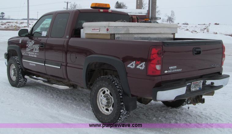 image for item G2504 2003 Chevrolet Silverado 2500HD Ext. Cab pickup truck