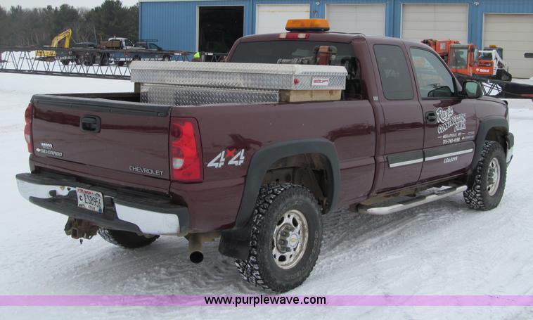 image for item G2504 2003 Chevrolet Silverado 2500HD Ext. Cab pickup truck