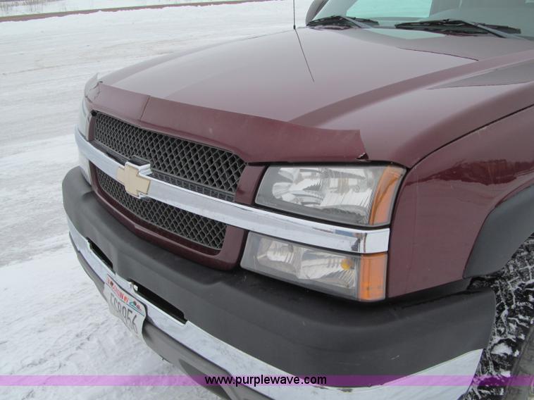 image for item G2504 2003 Chevrolet Silverado 2500HD Ext. Cab pickup truck