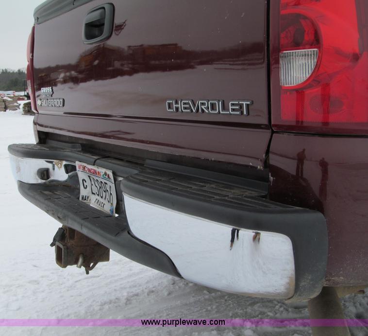 image for item G2504 2003 Chevrolet Silverado 2500HD Ext. Cab pickup truck