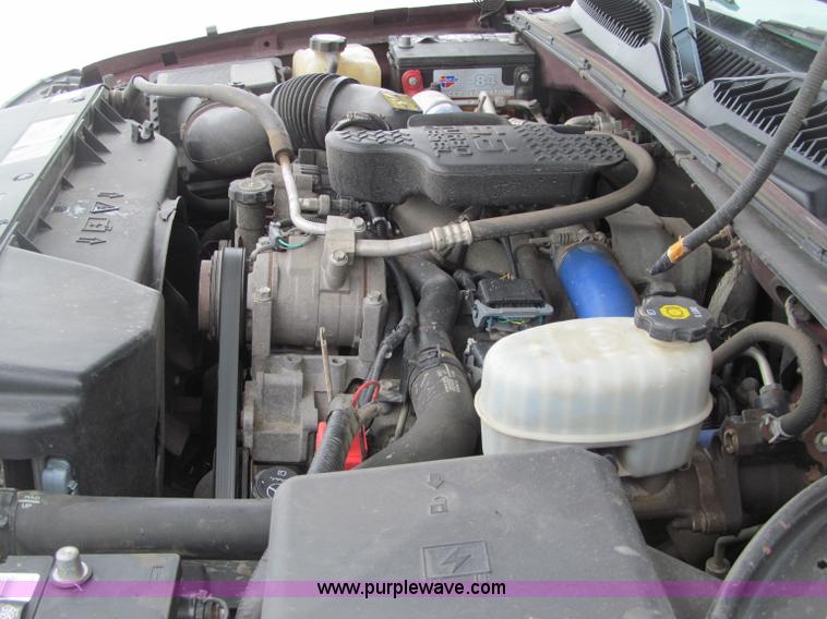 image for item G2504 2003 Chevrolet Silverado 2500HD Ext. Cab pickup truck