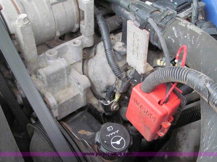 image for item G2504 2003 Chevrolet Silverado 2500HD Ext. Cab pickup truck