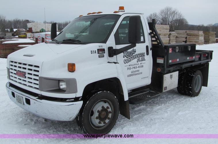 image for item G2538 2006 GMC C5500 utility truck