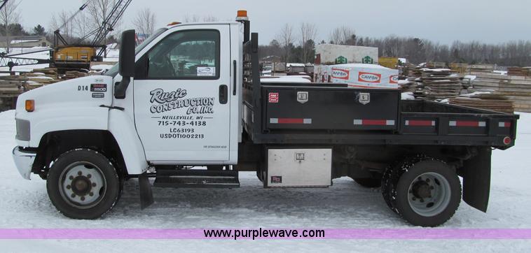 image for item G2538 2006 GMC C5500 utility truck