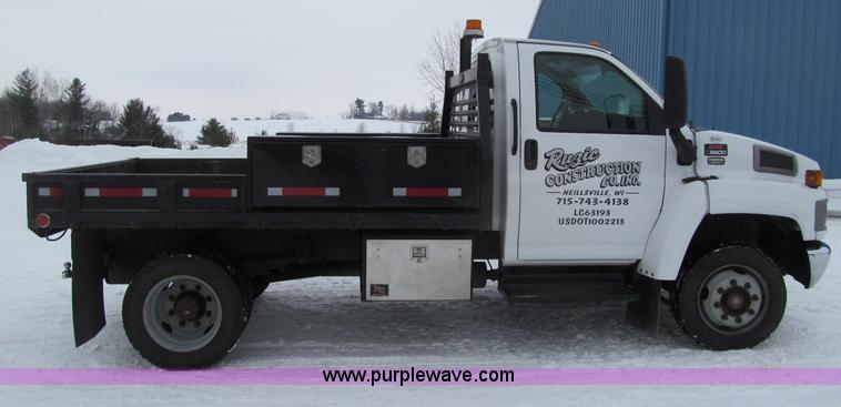 image for item G2538 2006 GMC C5500 utility truck