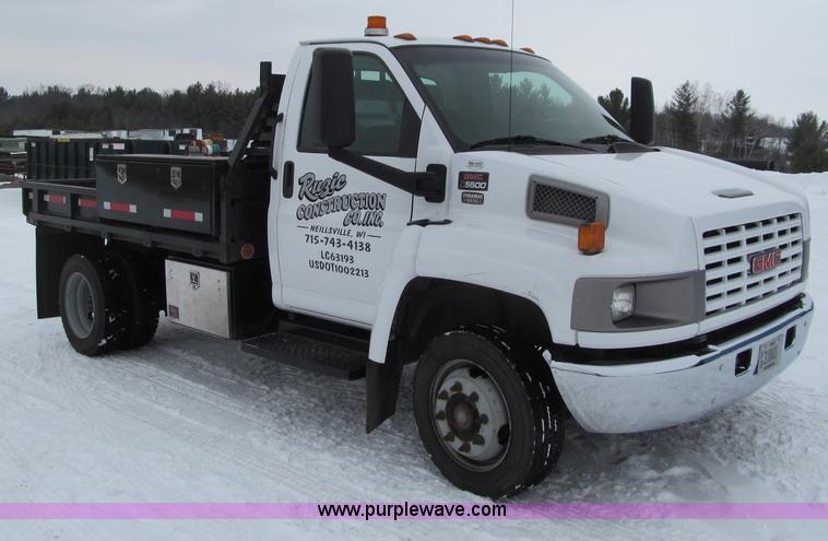 image for item G2538 2006 GMC C5500 utility truck