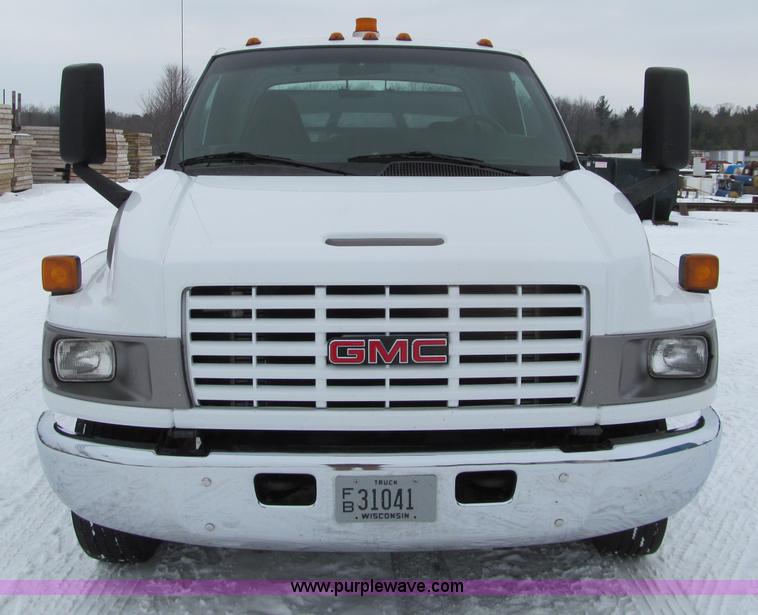 image for item G2538 2006 GMC C5500 utility truck
